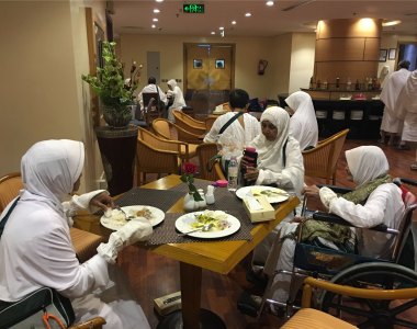 Jema’ah Makan Malam di Hotel
